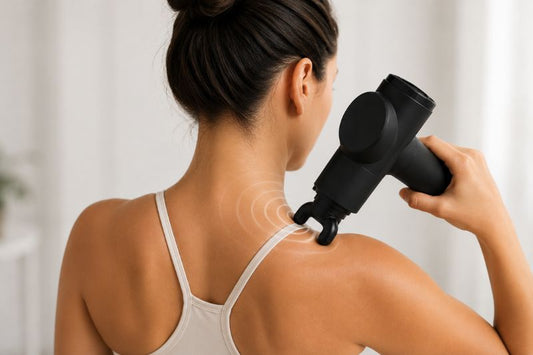 Verspannter Nacken vom Büro: So löst du Triggerpunkte mit der Massage Gun