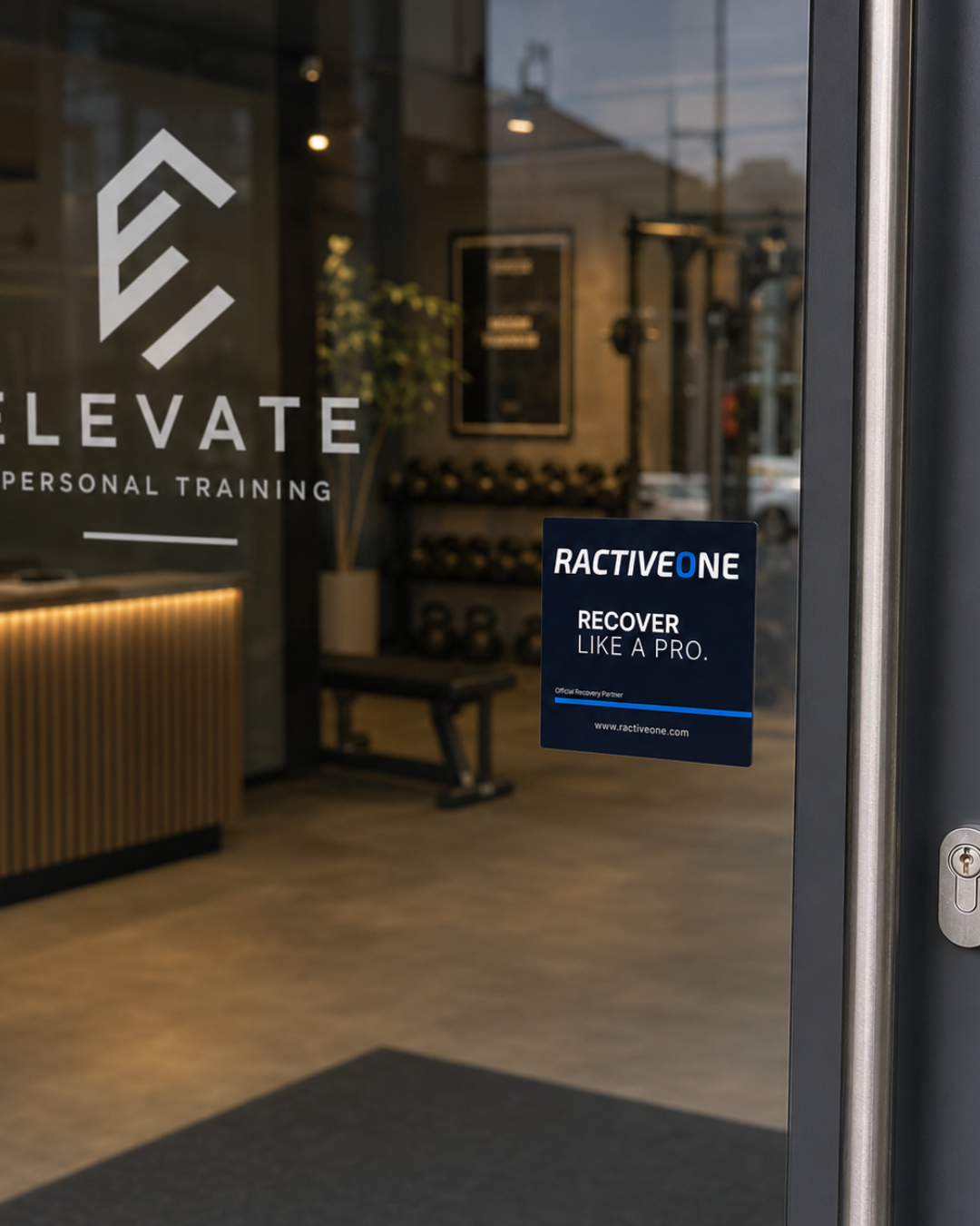 Ractiveone Eingangsbereich mit Branding